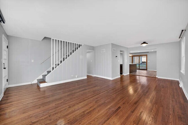 Photo - 4524 Washington St