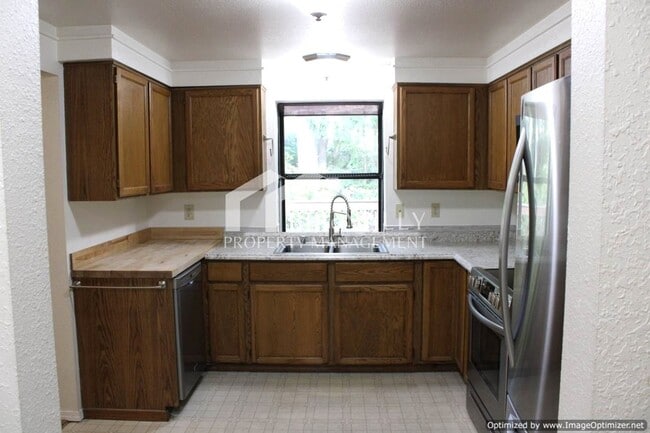 Photo - 3 bedroom 1.75 bath home on Peacock Hill