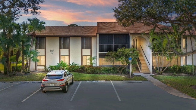 Photo - 2025 SW Silver Pine Way Unidad 120-a1