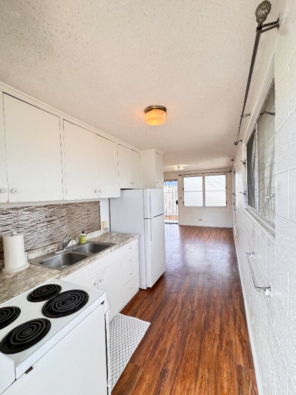 Building Photo - 722 University Ave Rental