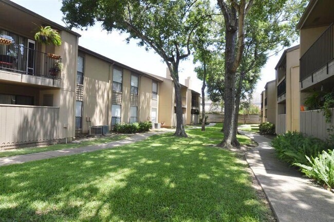 Photo - 3300 Pebblebrook Dr