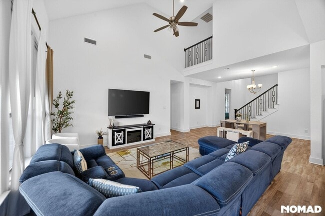 Photo - 1120 Saddle Ridge Dr