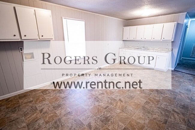 653 N Main St