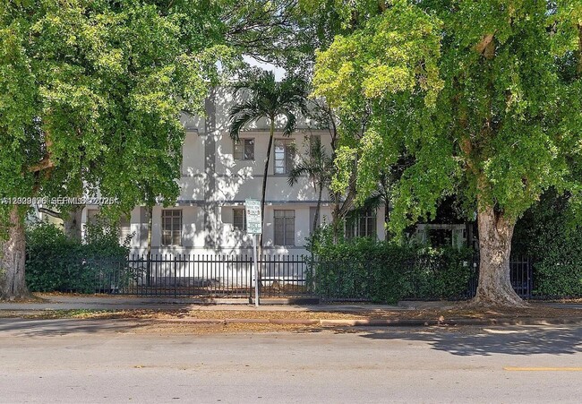 Photo - 817 Lenox Ave. Unidad 5