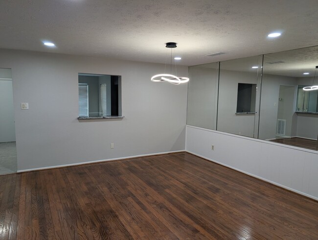 Photo - 3258 Continental Dr