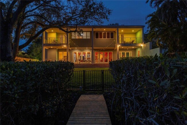 Photo - 838 Monterey Blvd NE