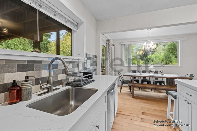 Photo - 10590 River Dr