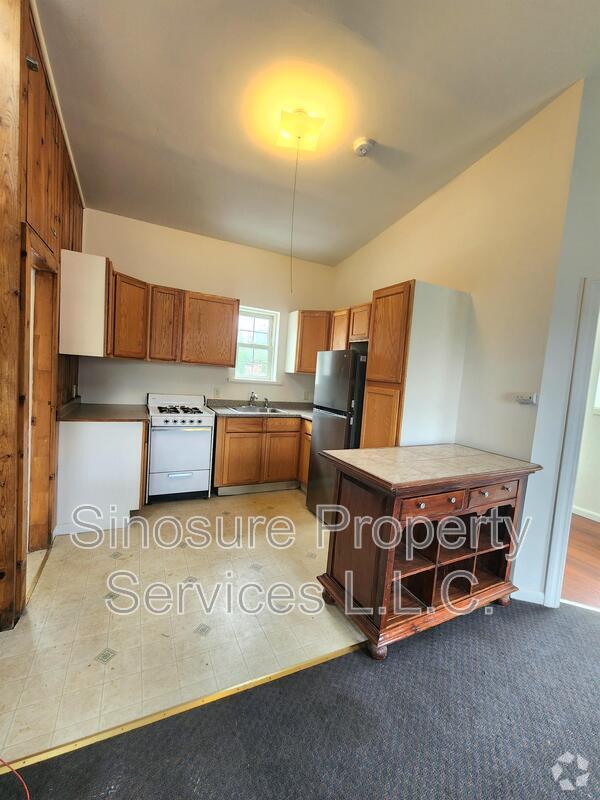 Building Photo - 250 Lark St Rental