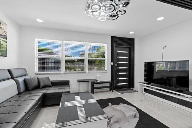 Photo - 408 Lancaster St