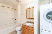 1BR, 1BA - 565 SF