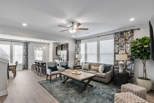 Amplia sala de estar - Covey Homes Greene