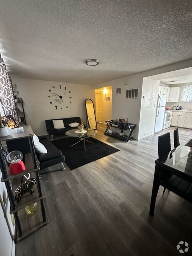 Building Photo - 2 bed 1 bath Orem Apartment--Close to UVU ... Unit 1438