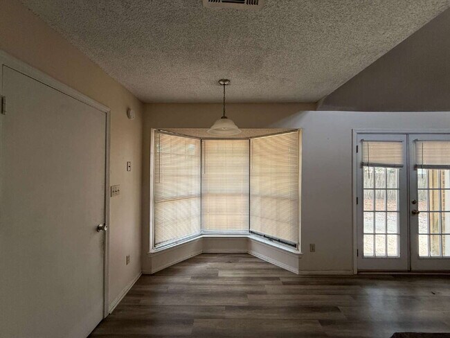 Photo - "Charming 3-Bedroom Retreat with Cozy Fireplace in Pensacola."