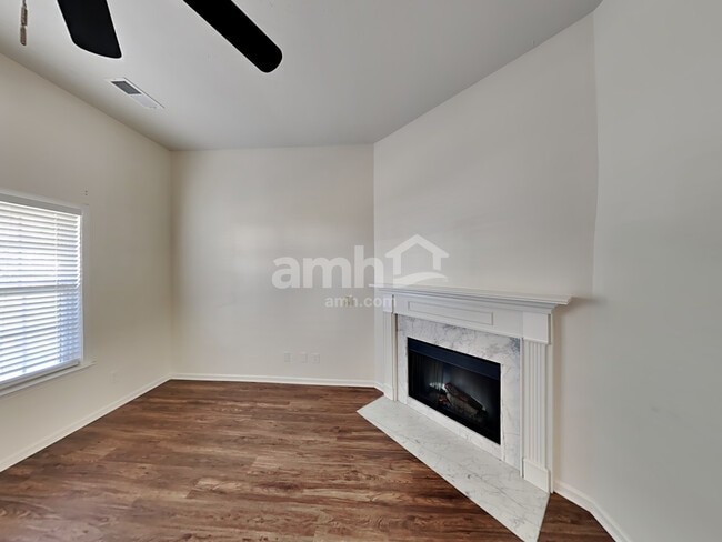 Photo - 2114 Debbie Ln