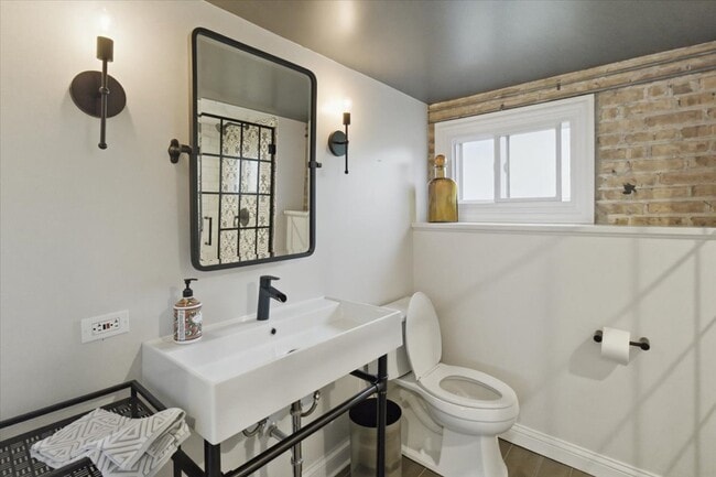 Photo - 3018 N Whipple St Unit #1