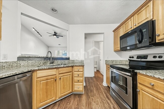 Photo - 916 Springs Hill Way
