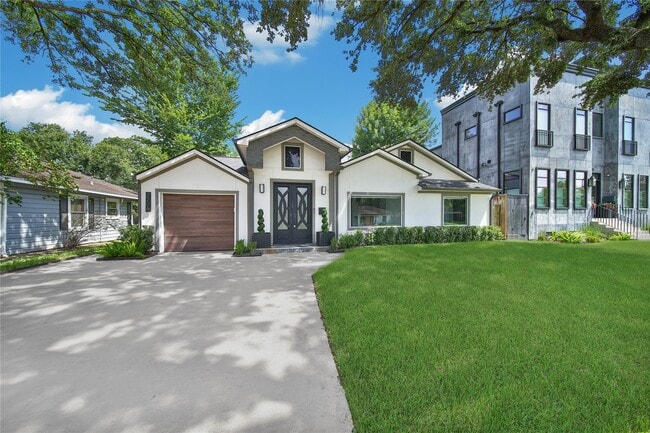 Building Photo - 2206 Saxon Dr