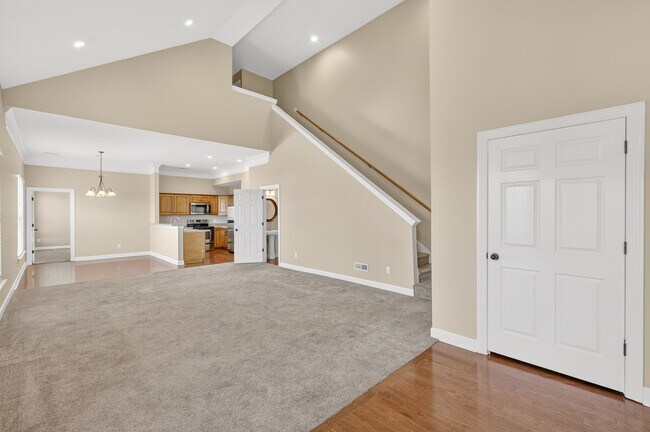 Photo - 922 Bracken Trail