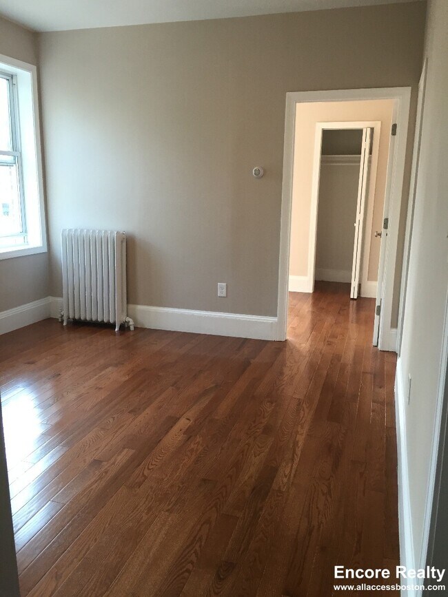 Photo - 241 Maverick St Unit 2