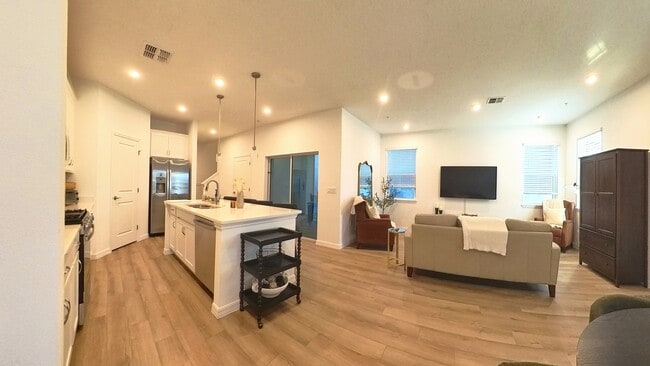 Photo - 554 Orient Ave