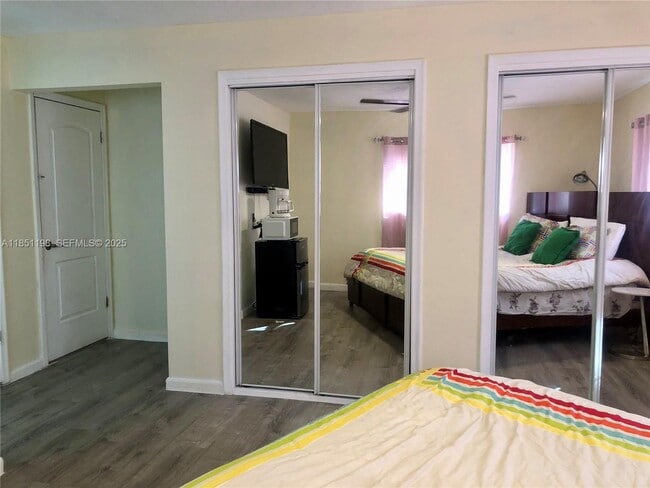 Photo - 6890 Liberty St