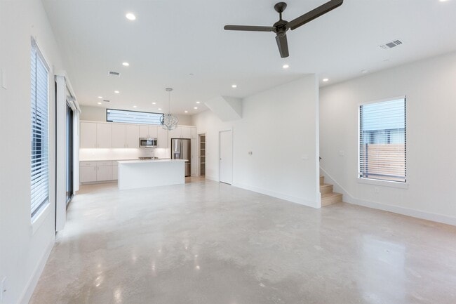 Photo - 1116 Walton Ln