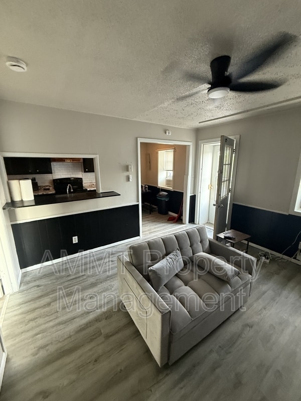 145 E Main St