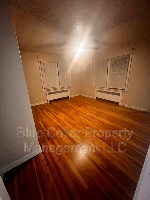 Building Photo - 213 Locust St