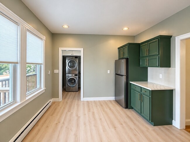 14 Dyer St Unit 3