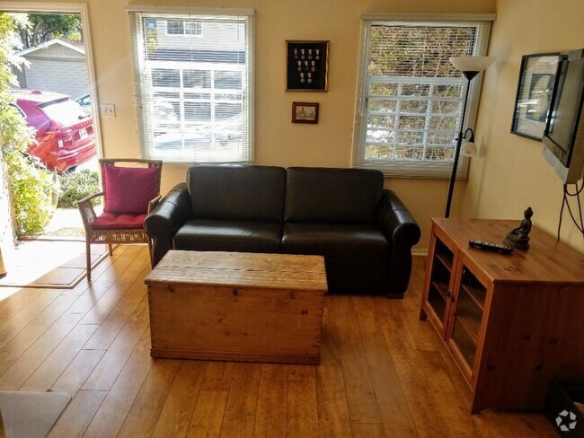 Building Photo - 2321 2nd St Unit #2 Rental