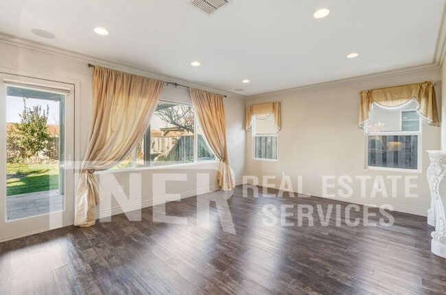 Photo - 3576 Hume St