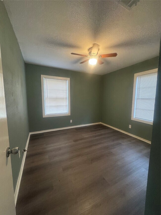 Photo - 4323 Groton Dr