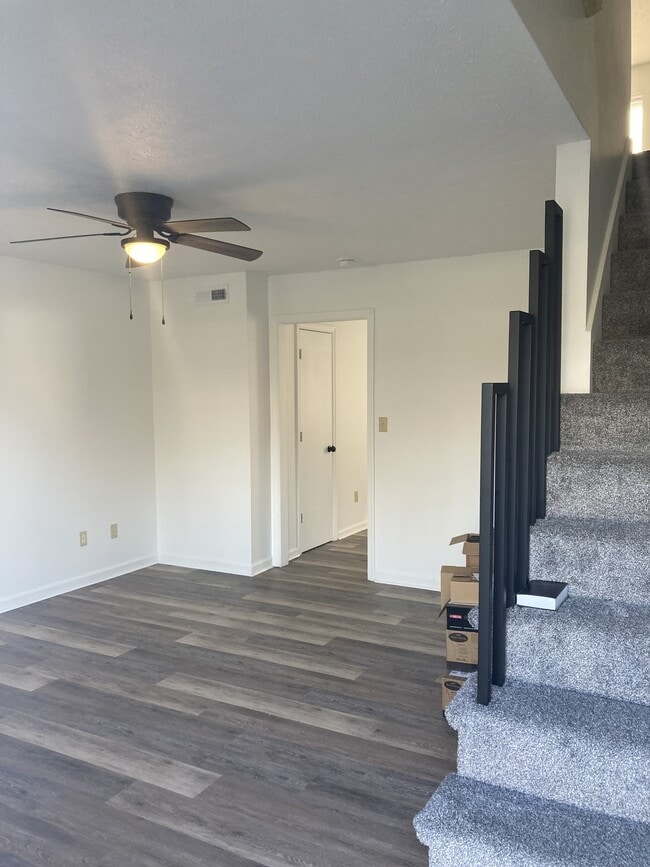 Building Photo - 118 W Market St Unit B