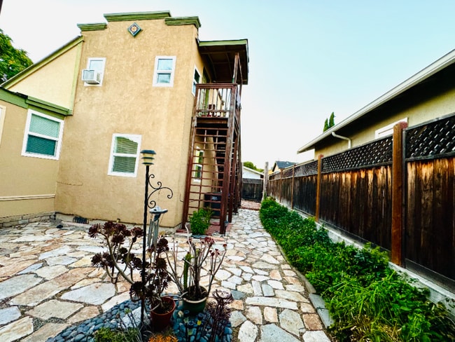 Photo - 220 E Home St Unidad B