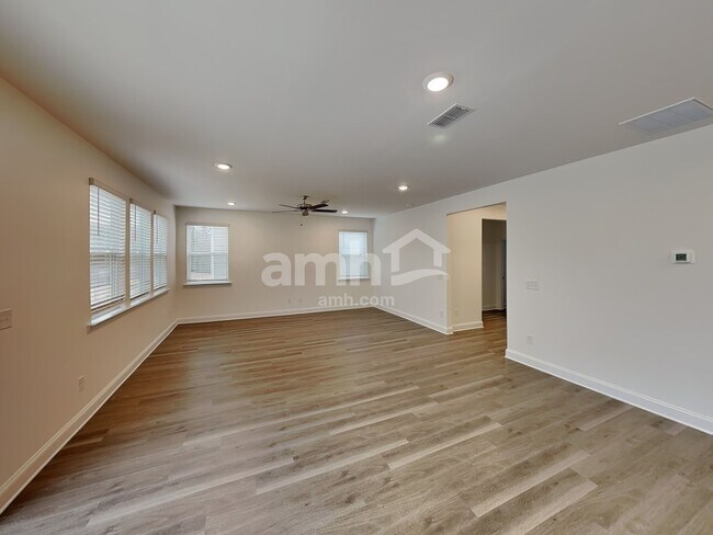 Photo - 5014 Twin River Dr