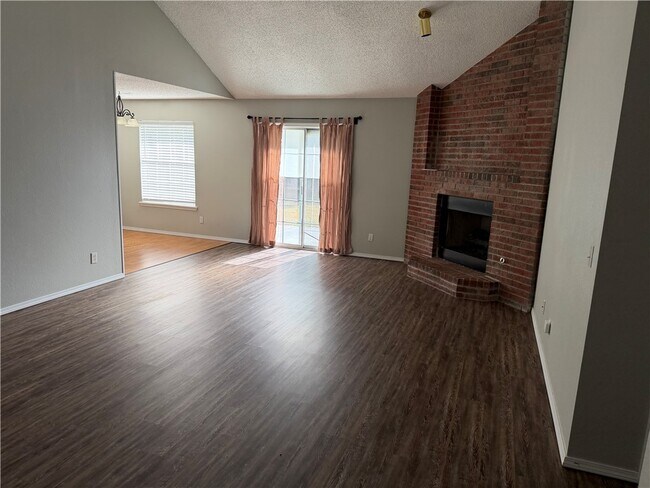 Photo - 1916 Albany Ln