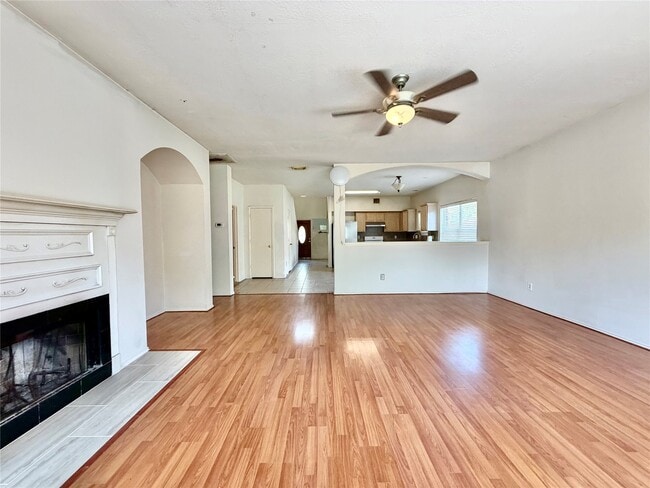 Photo - 2305 Ames St