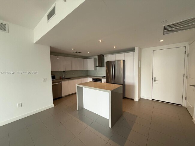 Building Photo - 1600 NE 1st Ave Unit 1909