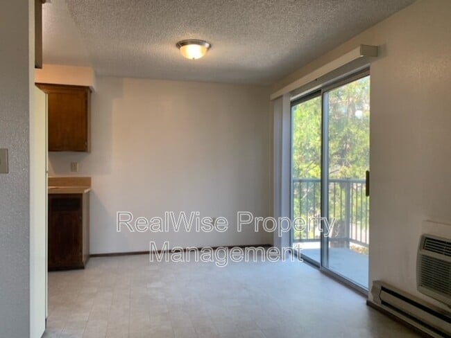 Photo - 507 NE D St Unit 6