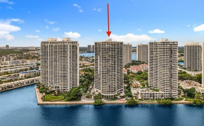 Building Photo - 2800 Island Blvd Unit 902