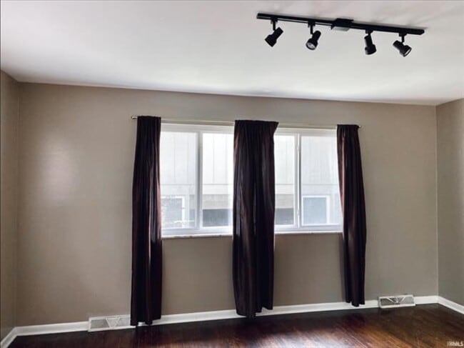 Photo - 429 N Clark St