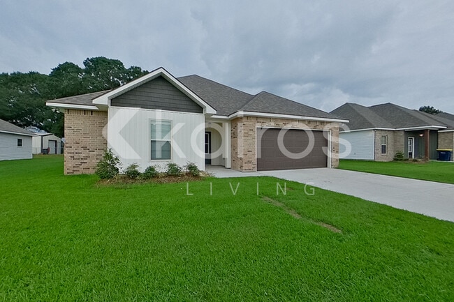 Photo - 111 Rainfall Ln
