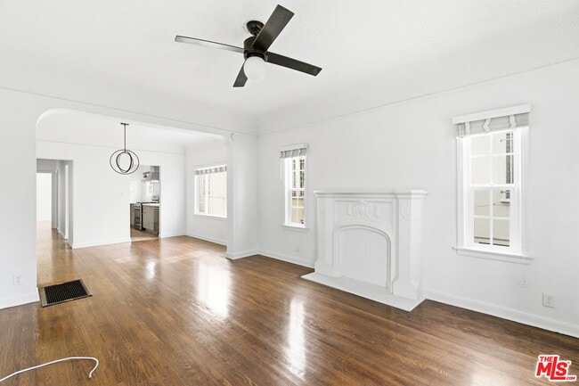 Building Photo - 1357 Cloverdale Ave