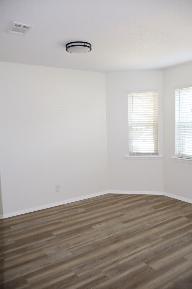 Photo - 1217 Scott Dr