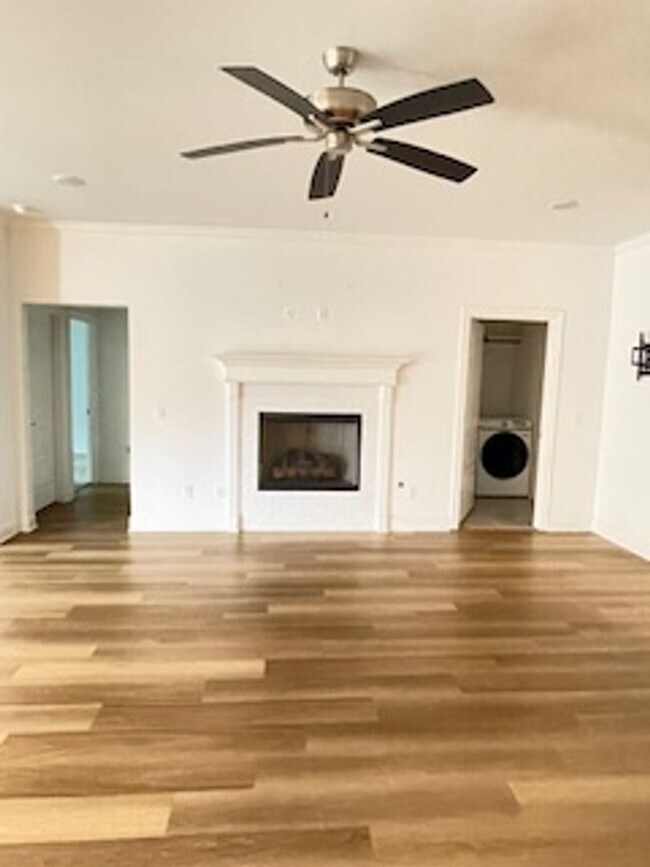 Photo - Beautiful 3 Bedroom 2 Bathroom Home