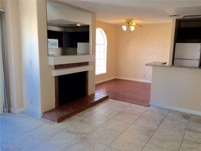 Photo - 2979 Juniper Hills Blvd Unidad 203