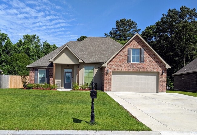 Photo - 742 Red Pine Dr House