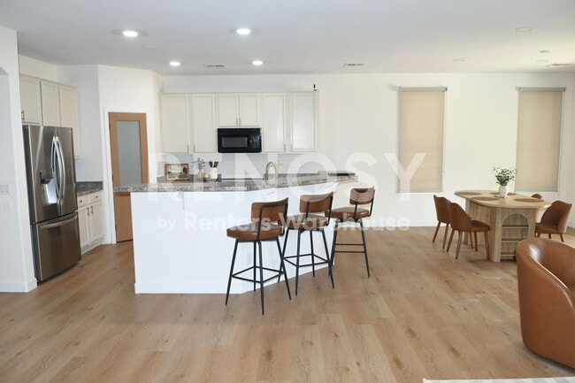 Photo - 10413 W Roanoke Ave