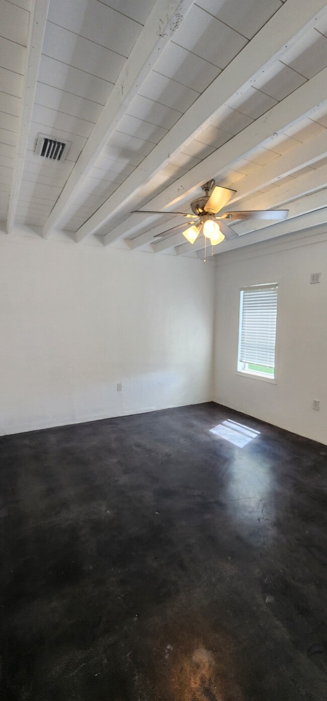 1576 Avocado Ave