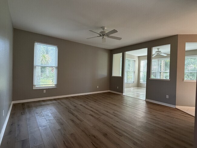 1340 Charleston Square Dr